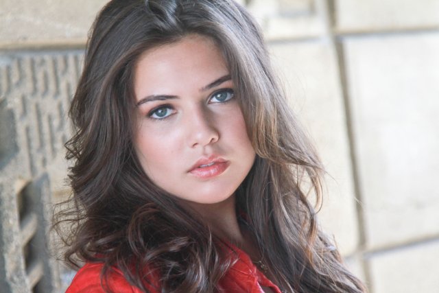 Луси Силва Danielle-campbell