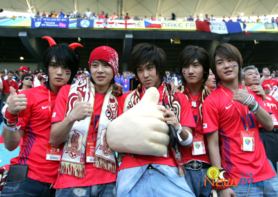 صـور فرقهـ TVXQ } .. Tvxq_060618_19