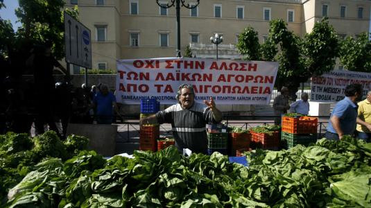 Σε απεργία διαρκείας οι πωλητές στις λαϊκές αγορές στην Ελλάδα ενόψη της πέρασης του πολυνομοσχεδίου στη Βουλή 127153-19_17_20130428.