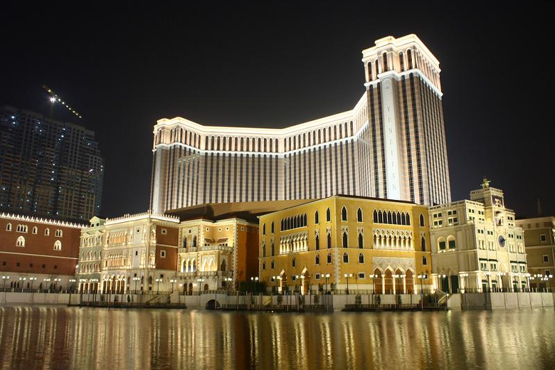 Гранд хотел "Неаполинански нощи" Largest-casino-in-the-world-venetian-macau