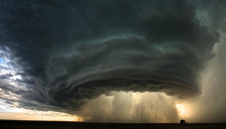 30 Bencana alam yang "terlalu indah" untuk dilewatkan Supercell-thunderstorm