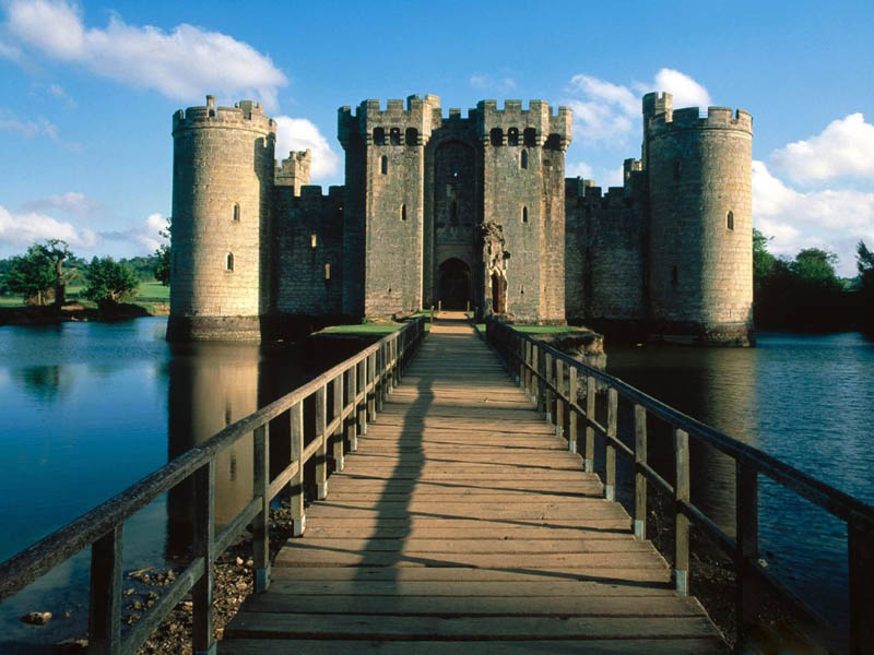 உலகம் சுற்றிப் பார்ப்போம் Bodiam-castle-moat