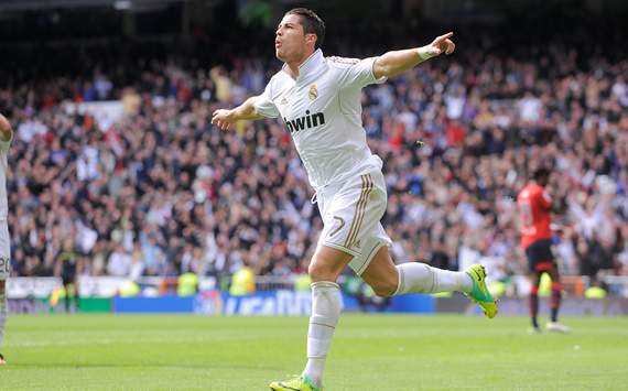 Messi, Xavi, Iniesta are all good & God Knows I Love them But Ronaldo deserves the Ballon D'or - Page 5 152743hp2