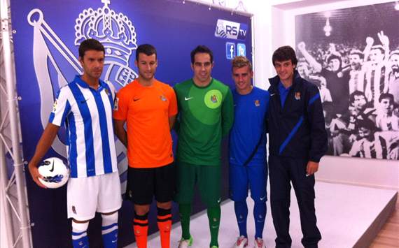 La Real Sociedad presenta sus nuevas equipaciones para la temporada 2012-2013 197220hp2