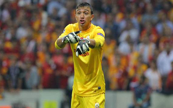 Manchester United, interesado en Muslera 221621hp2