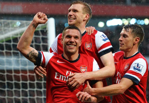 Podolski chào mừng Higuain gia nhập Arsenal 290668_heroa