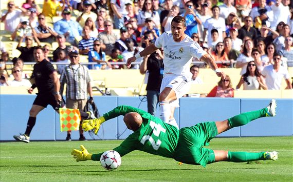 Everton 1-2 Real Madrid: Ronaldo và Ozil đưa Madrid vào chung kết 302215hp2