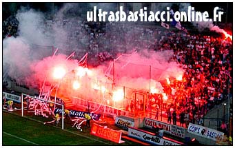 Les groupes de supporters qu'a connu le Sporting ... Bastia_om_2001_2a