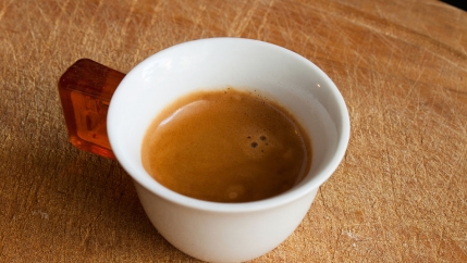 طريقة عمل القهوة العربية البدوية  Moc67366