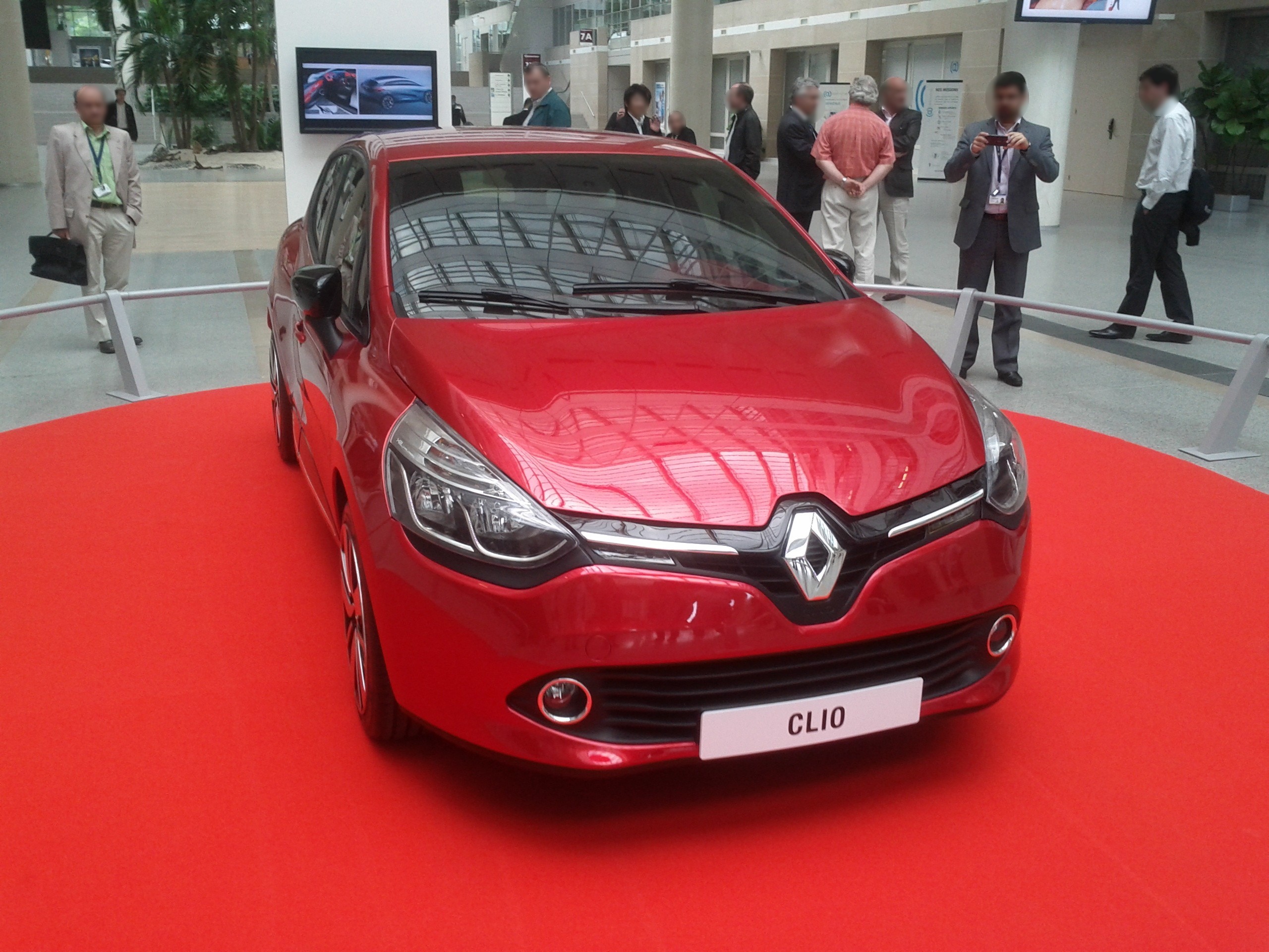 2012 - [Renault] Clio IV [X98] - Page 4 Ee50100a6a