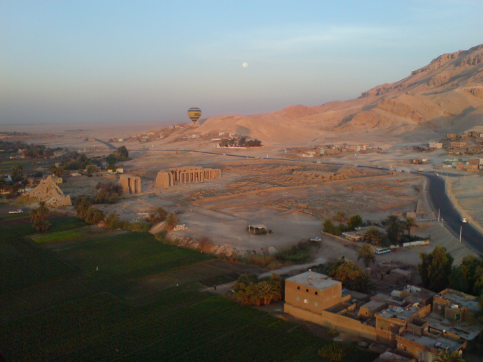 الأقصر.. نبع الحضارة سحر الماضى ودلال الحاضر Luxor083