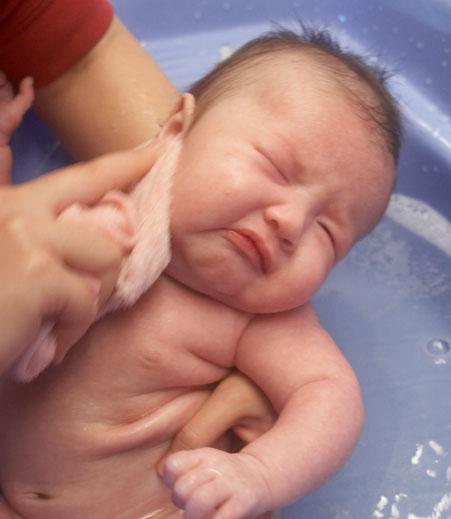 كل ما يتعلق عن حمام الطفل الرضيع حديثي الولادة مع الصور Maas-6738817b81