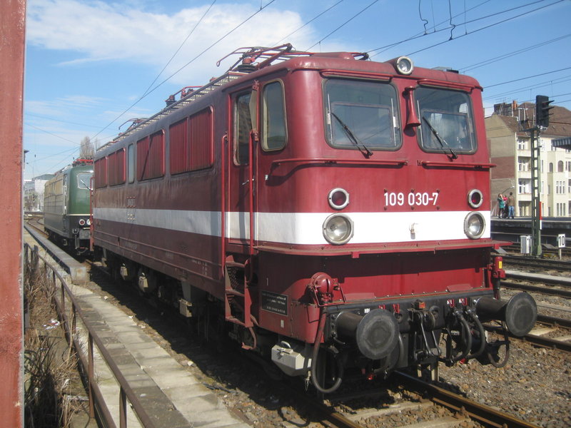 Ost-West-Treffen am Ernst-Thälmann-Park 14131197jh