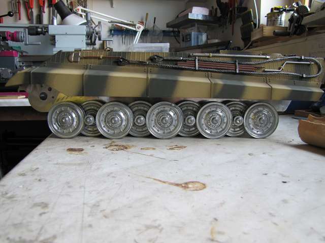 A King Tiger tank with real reduction gears, brushless motor - Pagina 3 14758000zo