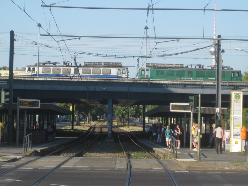 Ost-West-Treffen am Ernst-Thälmann-Park 15276792hc