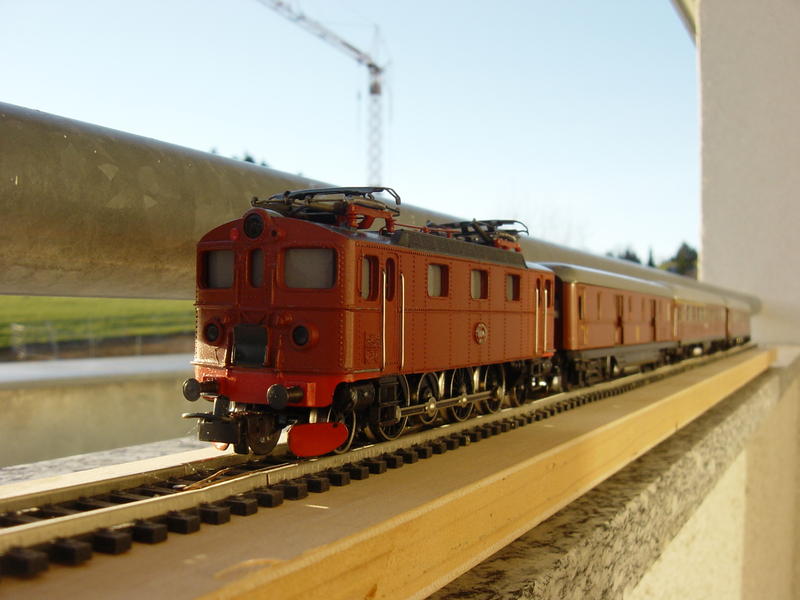 Schwedischer Schnellzug mit älteren MÄRKLIN-Modellen 16829476da