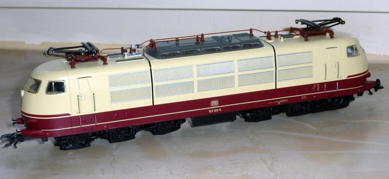 Märklin 3357 (103 109-5) mit korrekter Führerstandszuordnung 20441381go