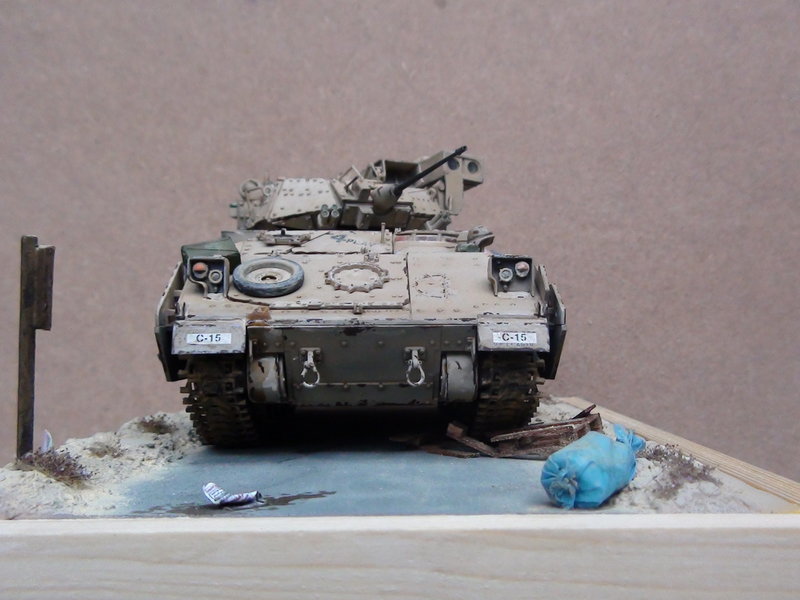 M2A2 Bradley   (Academy 1:35) 23748559vv