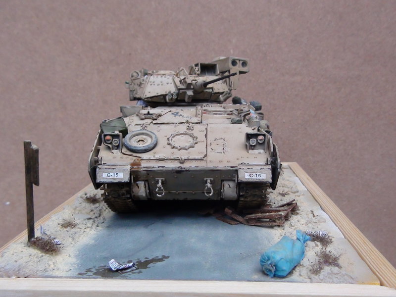 M2A2 Bradley   (Academy 1:35) 23748569dq