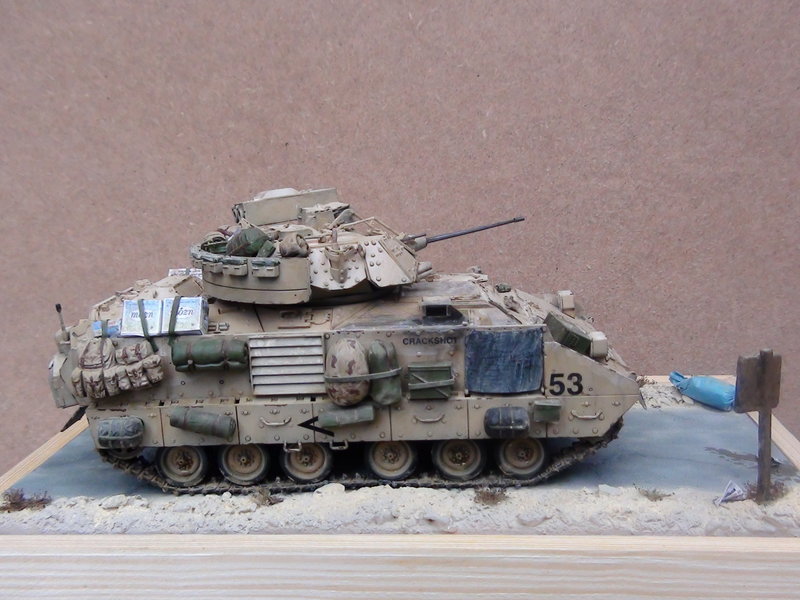 M2A2 Bradley   (Academy 1:35) 23748571mo