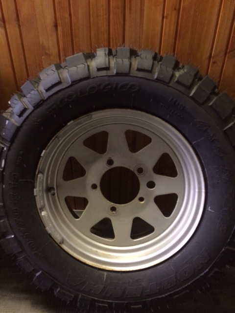 vends 5 pneus TT , NORTENHA 205/70/15 sur jantes 5x139.7 30813767fq