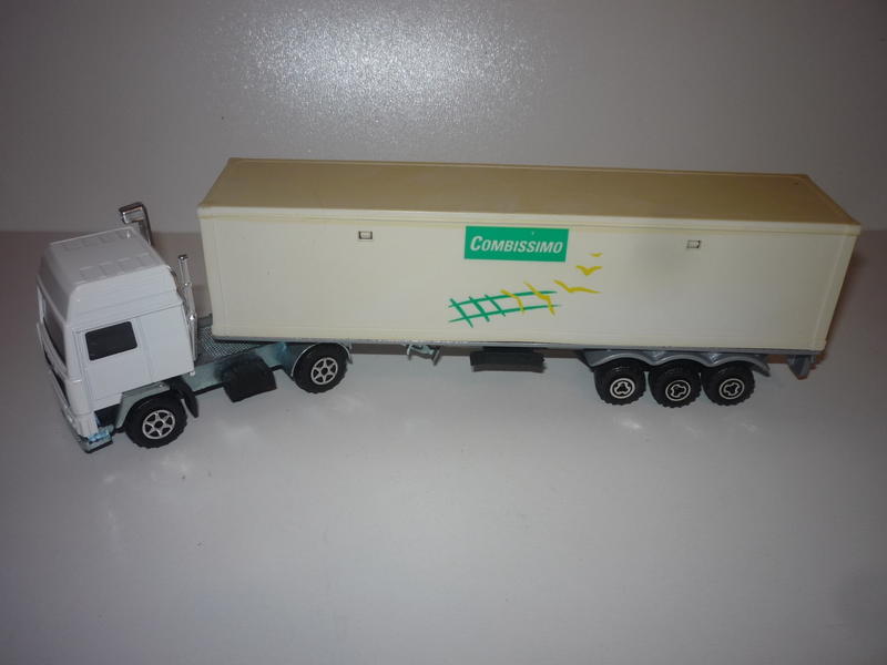 N°3055 VOLVO + SEMI-CONTAINER  30900821wx