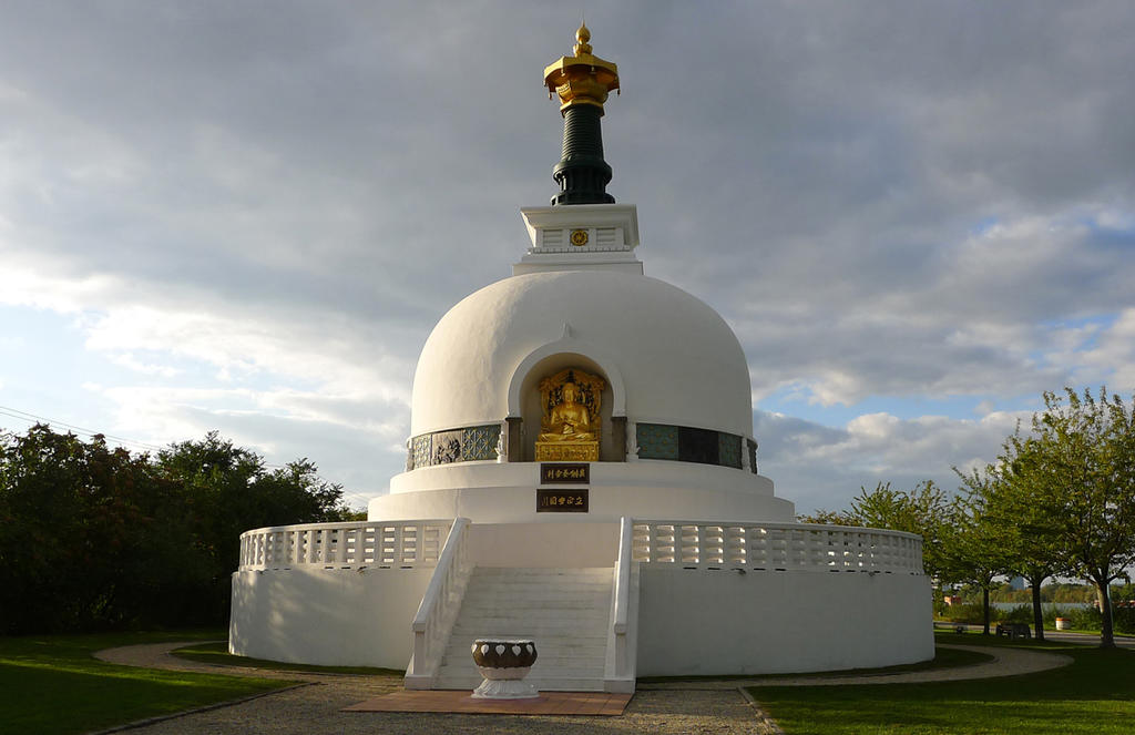 Der Buddhistische Tempel Wiens an der Donau  33972050ex