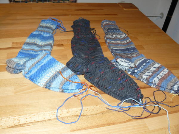 Handgestrickte Socken zu Gunsten ARA 6465559yvs