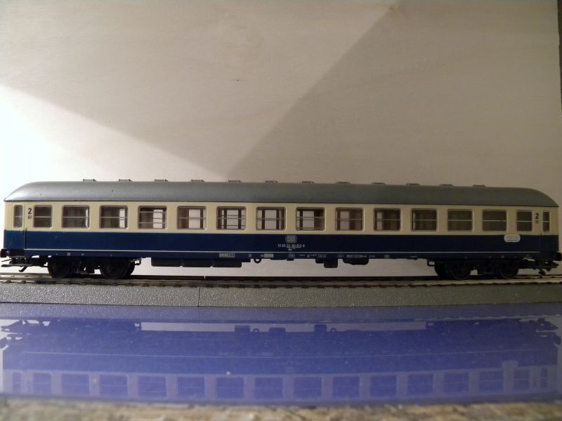 2. Klasse-Schnellzugwagen der DB, blau-beige 7152502enp