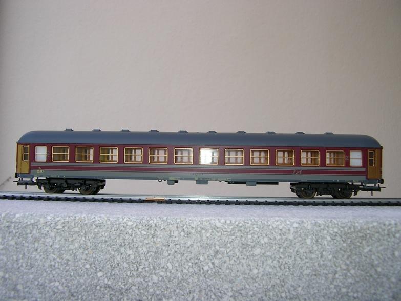 FS Schnellzugwagen grau / rot und Eurofimawagen 7361248qdp