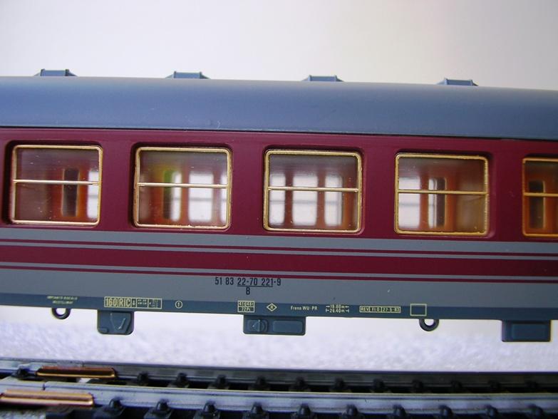 FS Schnellzugwagen grau / rot und Eurofimawagen 7361250eua