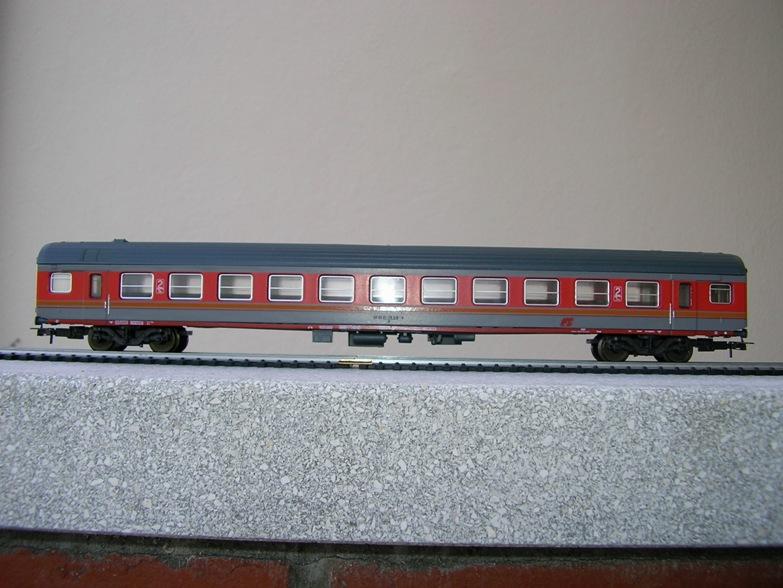 FS Schnellzugwagen grau / rot und Eurofimawagen 7361285oyb