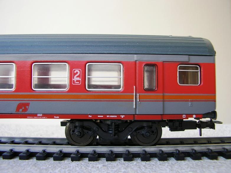 FS Schnellzugwagen grau / rot und Eurofimawagen 7361288rbq