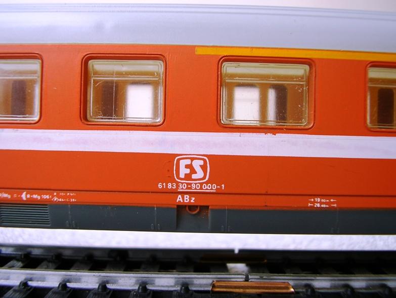 FS Schnellzugwagen grau / rot und Eurofimawagen 7361316yun