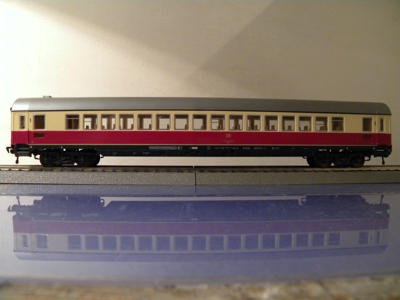 Schnellzugwagen Bordeaux-rot/beige, 1. Klasse (kleine + große Fenster) 7482763anz