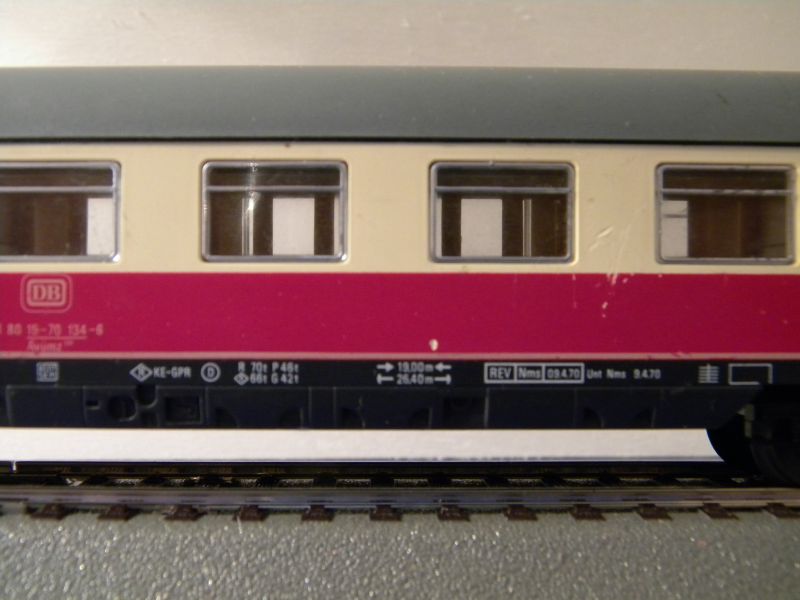 Schnellzugwagen Bordeaux-rot/beige, 1. Klasse (kleine + große Fenster) 7482770oid