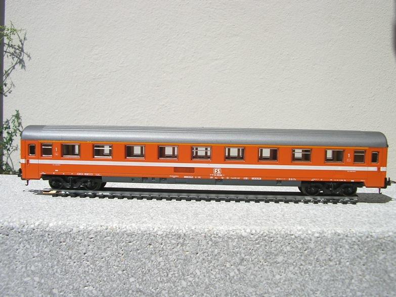 FS Schnellzugwagen grau / rot und Eurofimawagen 7634446rnf