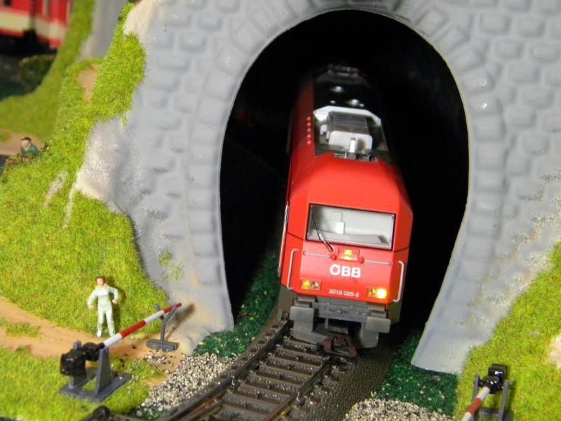 Kleiner Tunnel im Eck meiner Spielbahn 8355355mpe