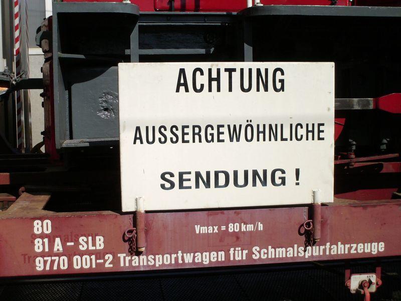 Huckepackverkehr oder Transport von Schmalspurfahrzeugen 8406549zes