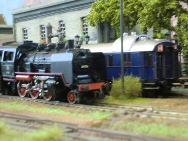 Viel Betrieb auf Inselbahnhof 8411414yon