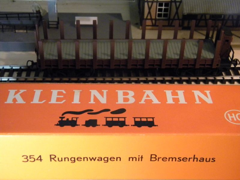 Kleinbahn 354 Rungenwagen mit Bremserhaus braun 8724667wth