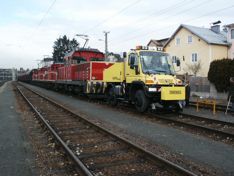 Zwei-Wege-Fahrzeug 9065938yra