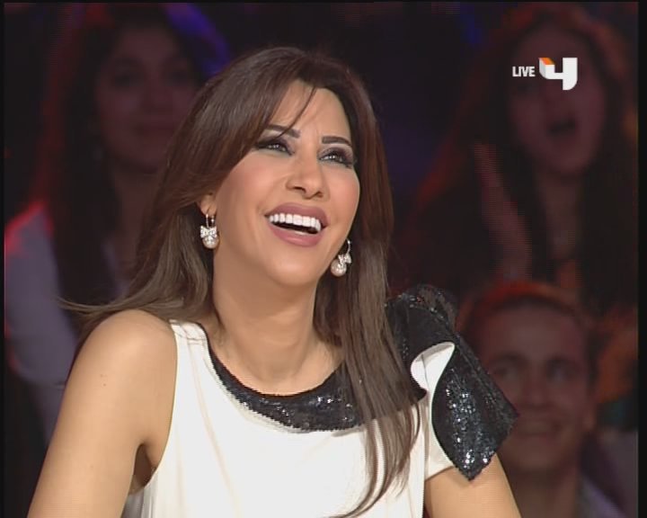 the queen najwa karam new pictures  B859e8be