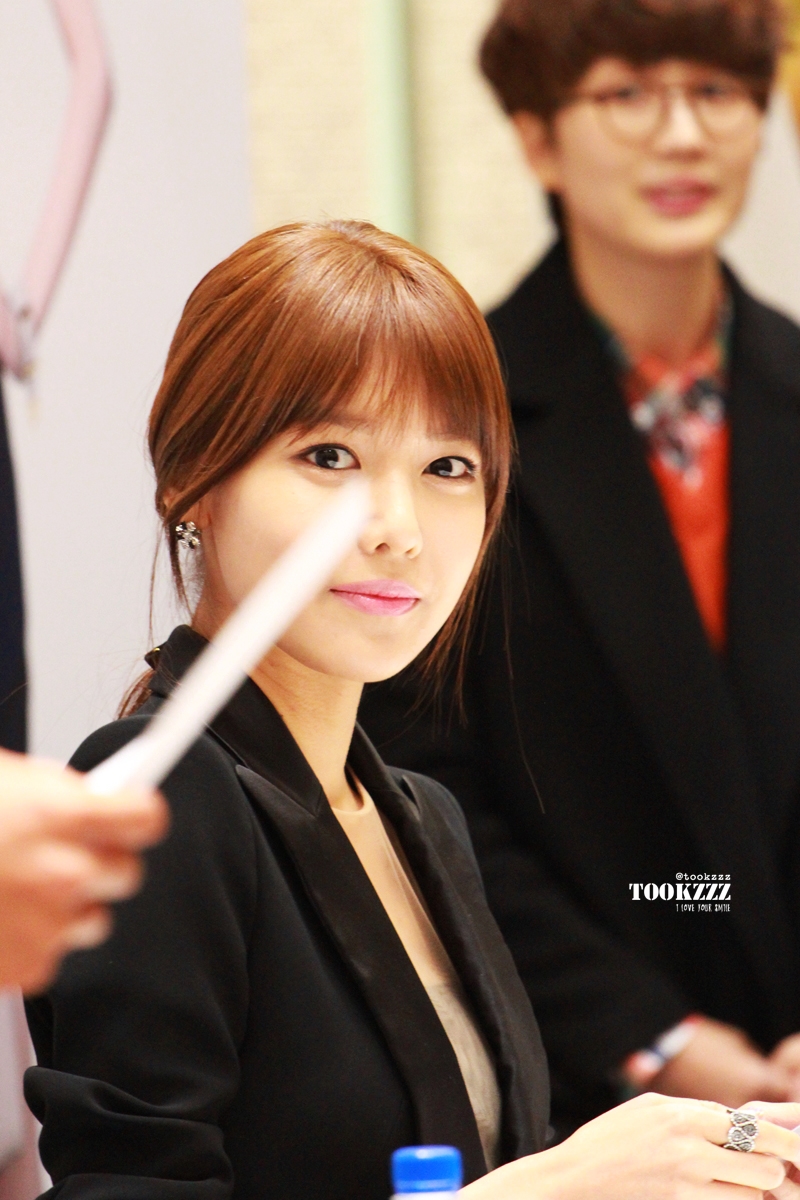 [PIC][20-02-2013]SooYoung xuất hiện tại buổi fansign cho thương hiệu "Double M" vào chiều nay - Page 3 Img_1160