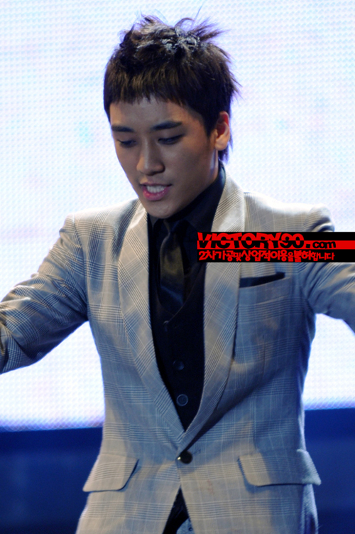 [Photos] SeungRi 1226864758victory90com0ip9