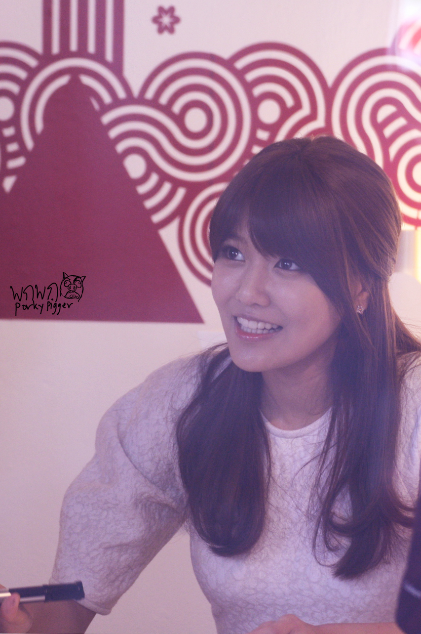 [PIC][01-12-2012]SooYoung xuất hiện tại buổi fansign cho thương hiệu mỹ phẩm "LLang" vào chiều nay Img_3829