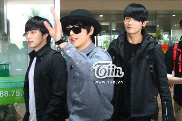 [OTHER] 121123 ZE: A @Tan Son Nhat airport & Hotel(Vietnam) 8783_503951079623921_1638041424_n