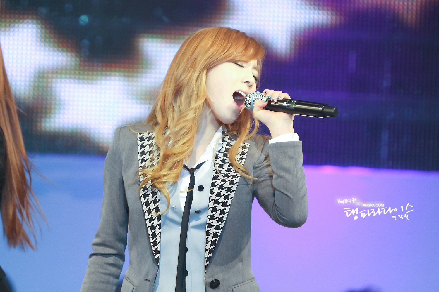 [CAPS] 2011.11.20 Taeyeon el en "Balkhiri Concert" 6-073-31