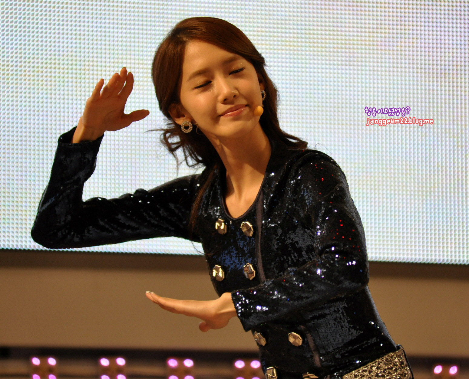  [SNSD] .Pics & Fancam : 110403 LG Cinema 3D . งานวันล่าสุด Fuf7qp