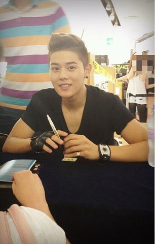 [OTHER]120803 Jiangnan Fan signing event Tumblr_m86g91uclc1rq2cxso9_400